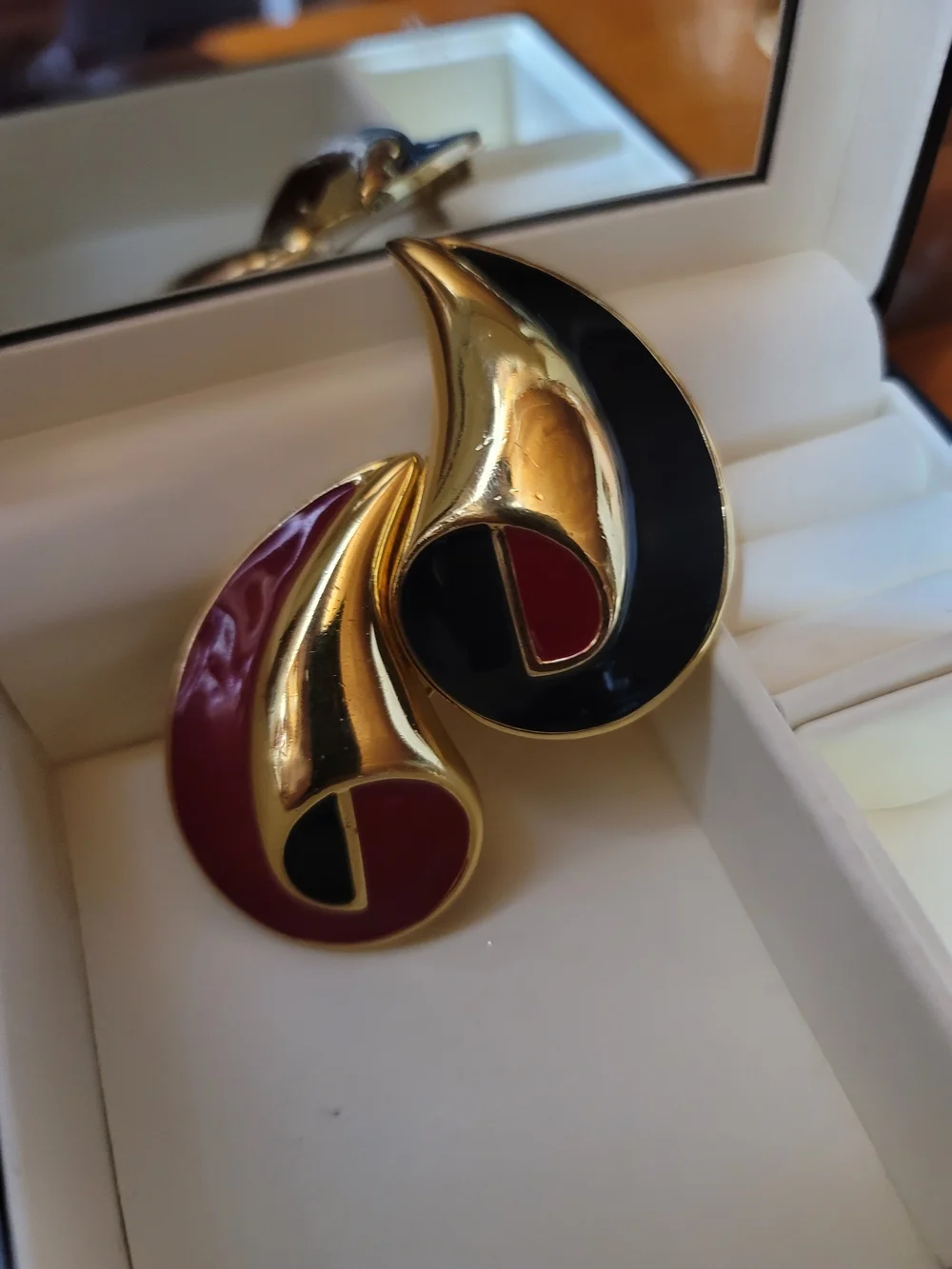 Monet sculptural gold